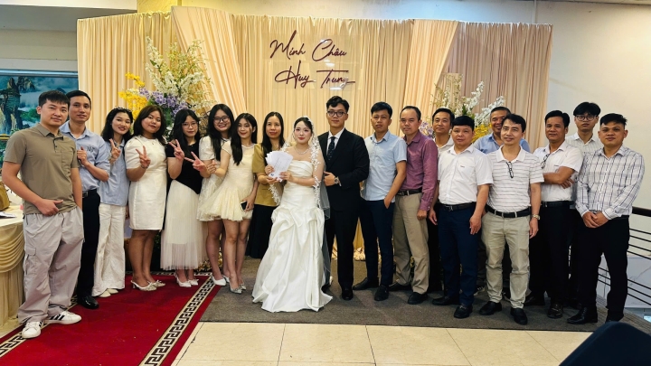 Tham dự Lễ cưới nhân viên công ty